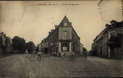 Ak Vihiers Maine et Loire, Route de Saumur