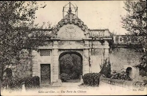 Ak Selles sur Cher Loir et Cher, Une Porte du Château