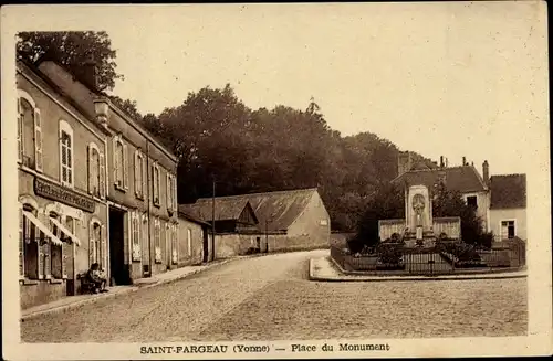 Ak Saint Fargeau Yonne, Place du Monument