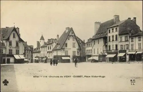 Ak Cusset Allier, La Place Victor Hugo