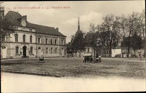 Ak Le Lion d'Angers Maine et Loire, Place de la Mairie