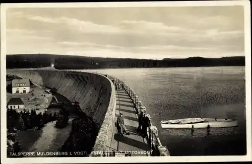 Ak Muldenberg Grünbach im Vogtland, Talsperre Muldenberg, Stausee mit Motorboot