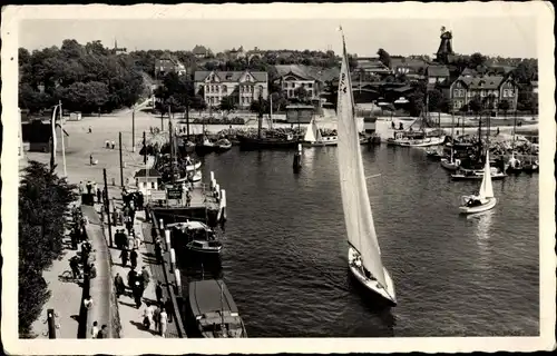 Ak Ostseebad Laboe, Hafenpartie