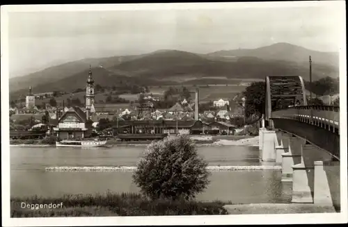 Ak Deggendorf im Bayerischen Wald Niederbayern, Donaupartie, Brücke