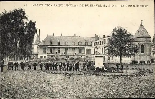 Ak Institution Saint Nicolas de Buzenval Hauts-de-Seine, La Cour d´Honneur