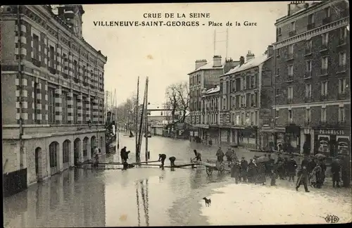 Ak Villeneuve Saint Georges Val de Marne, Place de la Gare