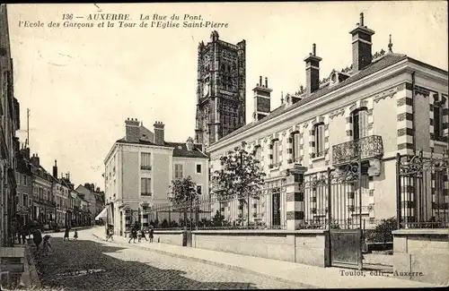 Ak Auxerre Yonne, Place Saint Amâtre, Rue de l´Arquebuse