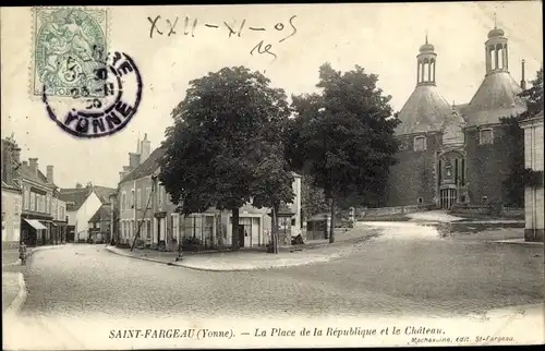 Ak Saint Fargeau Yonne, Place de la République et Château