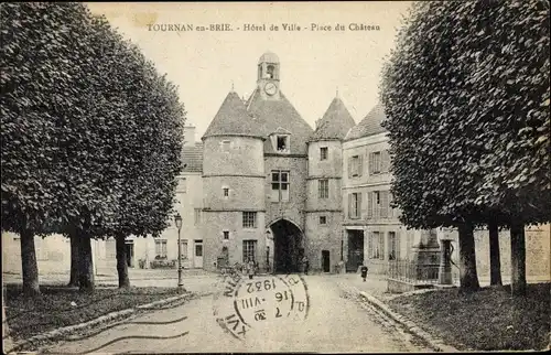 Ak Tournan-en-Brie Seine et Marne, Hôtel de Ville, Place du Château