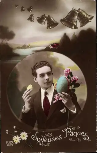 Ak Glückwunsch Ostern, junger Mann mit Osterei, Glocken