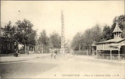Ak Courbevoie Hauts de Seine, Place de l´Hôtel de Ville