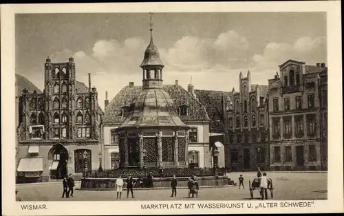 Ak Hansestadt Wismar, Marktplatz mit Wasserkunst und Alter Schwede