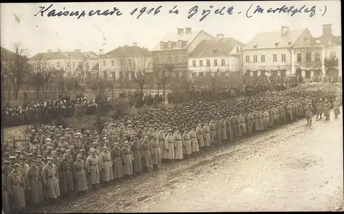 Ak Bijela Montenegro, Kaiserparade 1916 auf dem Marktplatz, Deutsche Soldaten