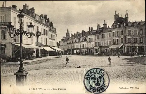 Ak Avallon Yonne, Place Vauban