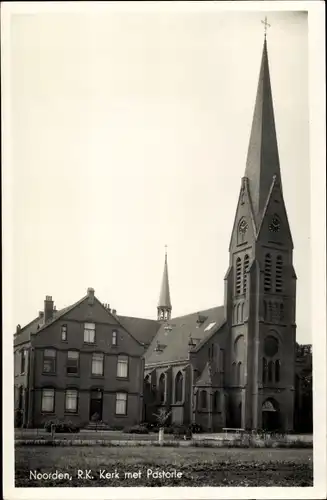 Ak Noorden Nieuwkoop Südholland, R. K. Kerk met Pastorie