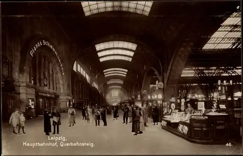 Ak Leipzig in Sachsen, Hauptbahnhof, Querbahnsteig, Innenansicht