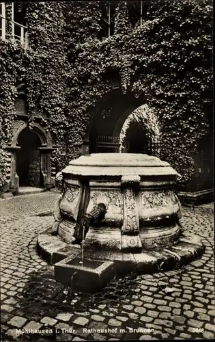 Ak Mühlhausen in Thüringen, Rathaushof, Brunnen