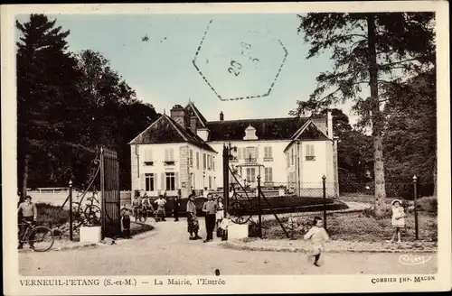 Ak Verneuil-l’Étang Seine et Marne, La Mairie, l'Entree