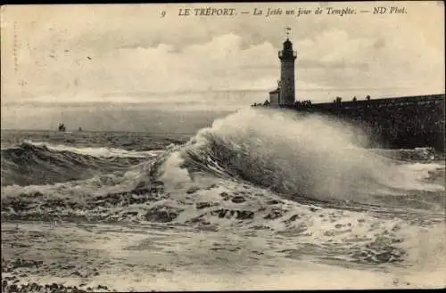 Ak Le Treport Seine Maritime, La Jetée un jour de Tempete