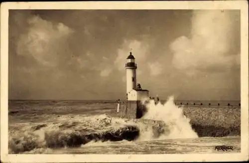 Ak Le Treport Seine Maritime, Le Phare par tempete