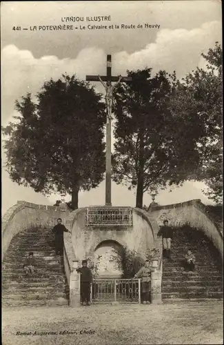 Ak La Potevinière Maine et Loire, Le Calvaire et la Route de Neuvy