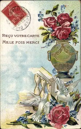 Präge Ak Recu votre carte, Mille fois Merci, weiße Tauben, Rosen