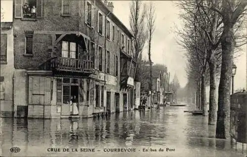 Ak Courbevoie Hauts de Seine, Inondations de Janvier 1910, En Bas du Pont