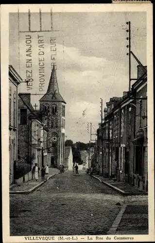 Ak Villeveque Maine et Loire, La Rue du Commerce