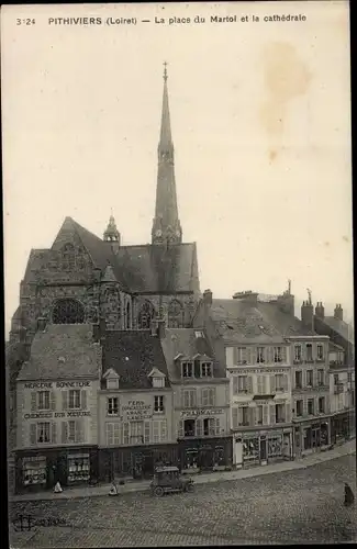 Ak Pithiviers Loiret, La place du Martoi et la cathédrale