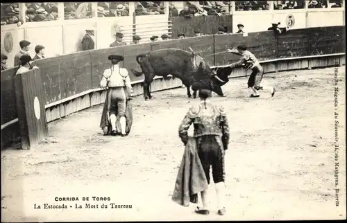 Ak Corrida de Toros, La Estocada, Stierkampf