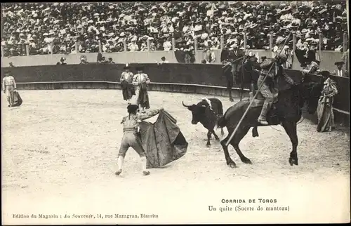 Ak Corrida de Toros, Un Quite, Suerte de manteau, Stierkampf