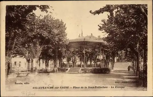 Ak Villefranche sur Saône Rhône, Place de la Sous Prefecture, Le Kiosque