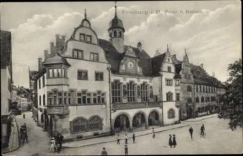 Ak Freiburg im Breisgau, Partie beim Rathaus
