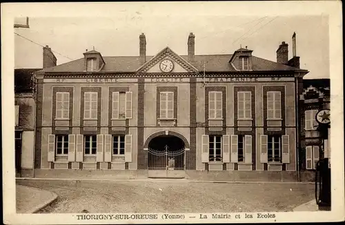 Ak Thorigny sur Oreuse Yonne, La Mairie et les Écoles