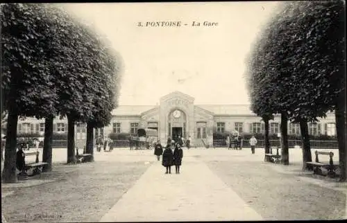 Ak Pontoise Val d'Oise, La Gare