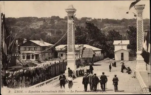 Ak Lyon Rhône, Exposition Internationale 1914, La Passerelle et Village Alpin