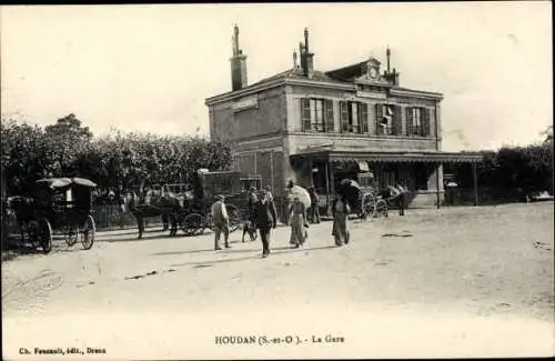 Ak Houdan Yvelines, La Gare