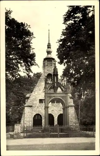 Ak Lützen im Burgenlandkreis, Gustav Adolf Kapelle mit Denkmal