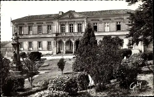 Ak Melle Deux Sèvres, L´Hospice, Le Jardin, La Statue Jacques Bujault