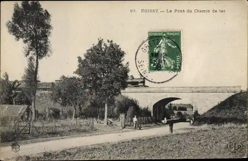 Ak Roissy Seine et Marne, Le Pont du Chemin de Fer