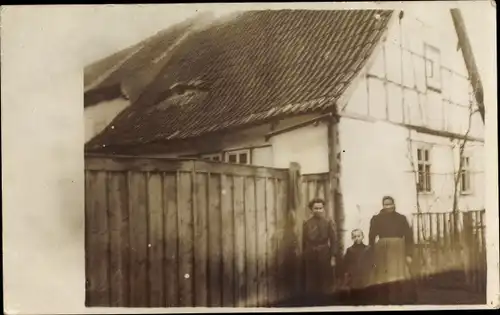 Foto Ak Frankenau Mittweida in Sachsen, Haus, Zwei Frauen, Kind