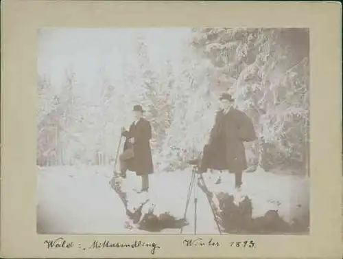 Foto Sendling München, Waldpartie im Winter 1893, Wanderer, Fotoapparat