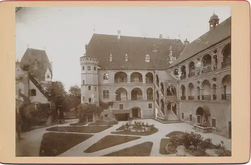 Ak Landshut in Niederbayern, Schlosshof, Fotograf Friedrich Büttner