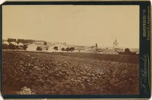 Kabinettfoto Brandenburg an der Havel, Ackerland, Teilansicht, Kirche, Fotograf F. Schröder