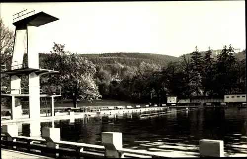 Ak Friedrichroda im Thüringer Wald, Schwimmbad, Sprungturm