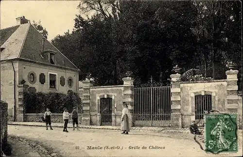 Ak Maule Yvelines, Grille du Château