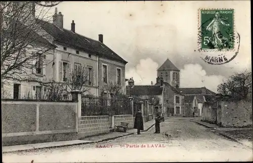 Ak Saacy Seine et Marne, 1ère Partie de Laval, Gendarme sur la Route