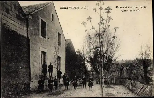 Ak Béhuard Maine-et-Loire, Maison et Cour des Petits Clercs de Notre Dame