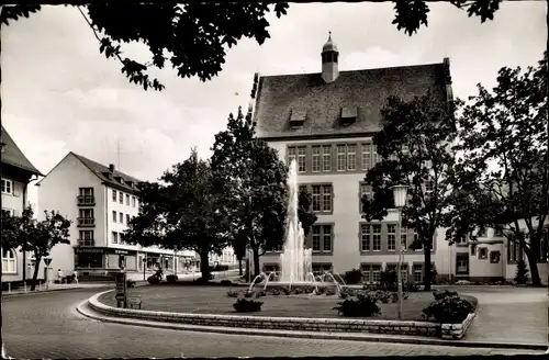 Ak Schwabach in Mittelfranken Bayern, Schillerplatz, Springbrunnen