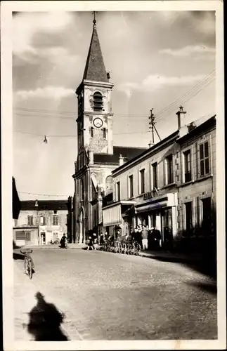 Ak Bobigny Seine Saint Denis, Église Saint André, Place Gabriel Péri